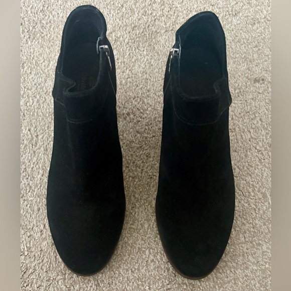 Koolaburra by UGG Ortholite Amalea Black Suede Heeled Ankle Booties - Picture 2 of 9